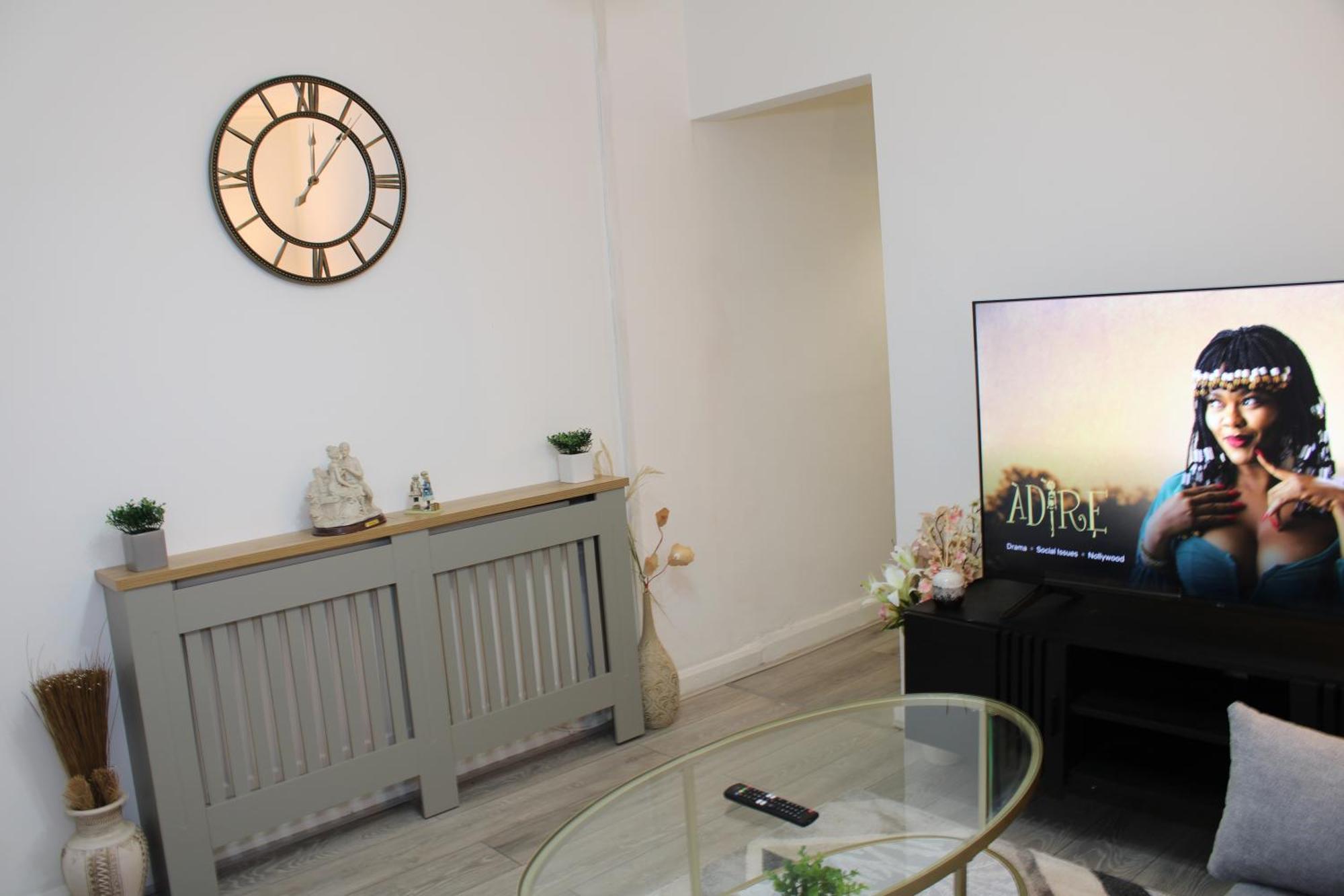 דרבי F2S Serviced Apartments 2Bedroom Terrace House With Free Wifi Netflix Suitable For Contractors Walking Distance To Train Station מראה חיצוני תמונה