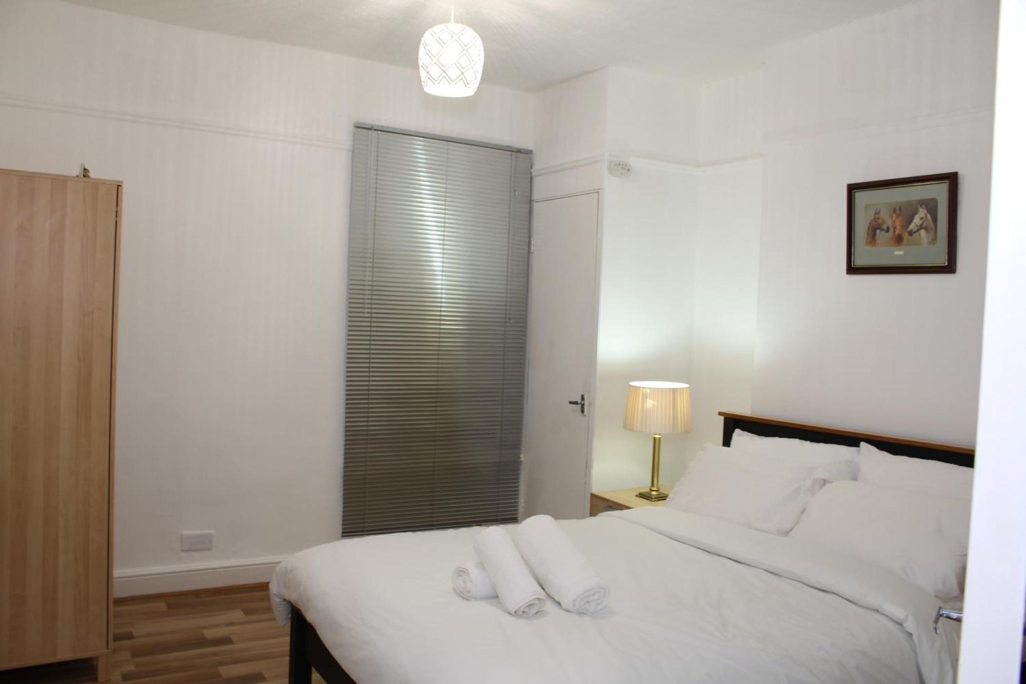 דרבי F2S Serviced Apartments 2Bedroom Terrace House With Free Wifi Netflix Suitable For Contractors Walking Distance To Train Station מראה חיצוני תמונה