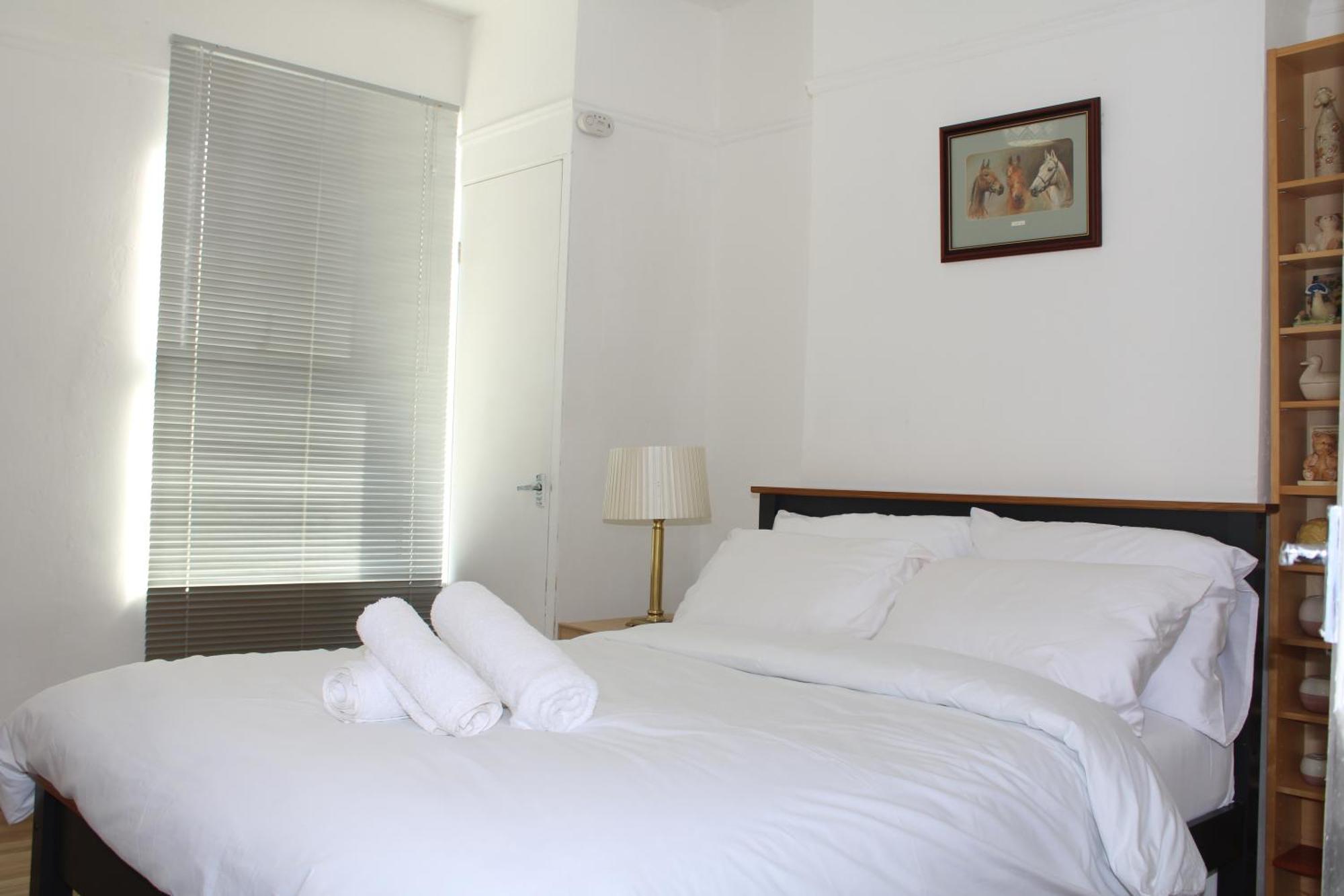דרבי F2S Serviced Apartments 2Bedroom Terrace House With Free Wifi Netflix Suitable For Contractors Walking Distance To Train Station מראה חיצוני תמונה