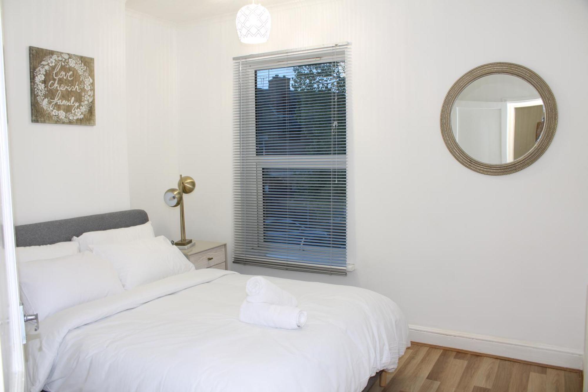 דרבי F2S Serviced Apartments 2Bedroom Terrace House With Free Wifi Netflix Suitable For Contractors Walking Distance To Train Station מראה חיצוני תמונה