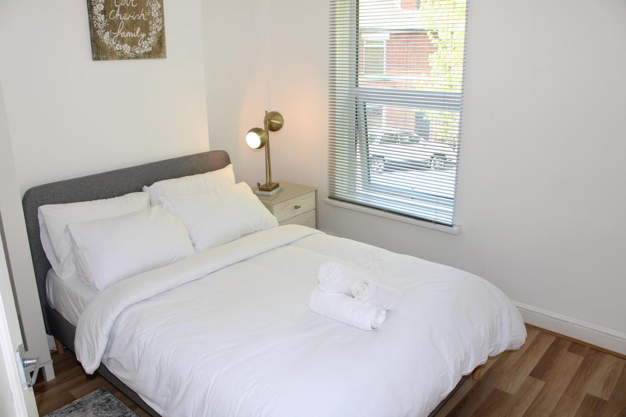 דרבי F2S Serviced Apartments 2Bedroom Terrace House With Free Wifi Netflix Suitable For Contractors Walking Distance To Train Station מראה חיצוני תמונה
