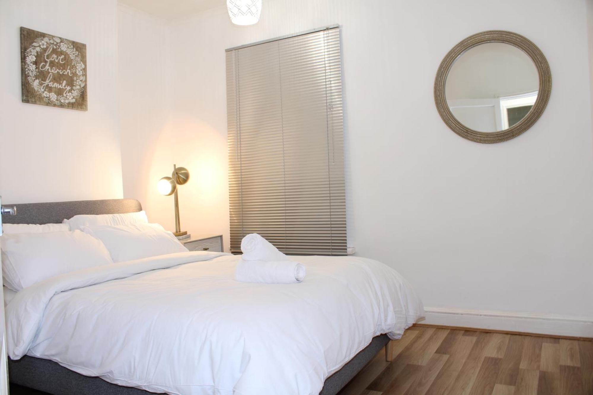 דרבי F2S Serviced Apartments 2Bedroom Terrace House With Free Wifi Netflix Suitable For Contractors Walking Distance To Train Station מראה חיצוני תמונה