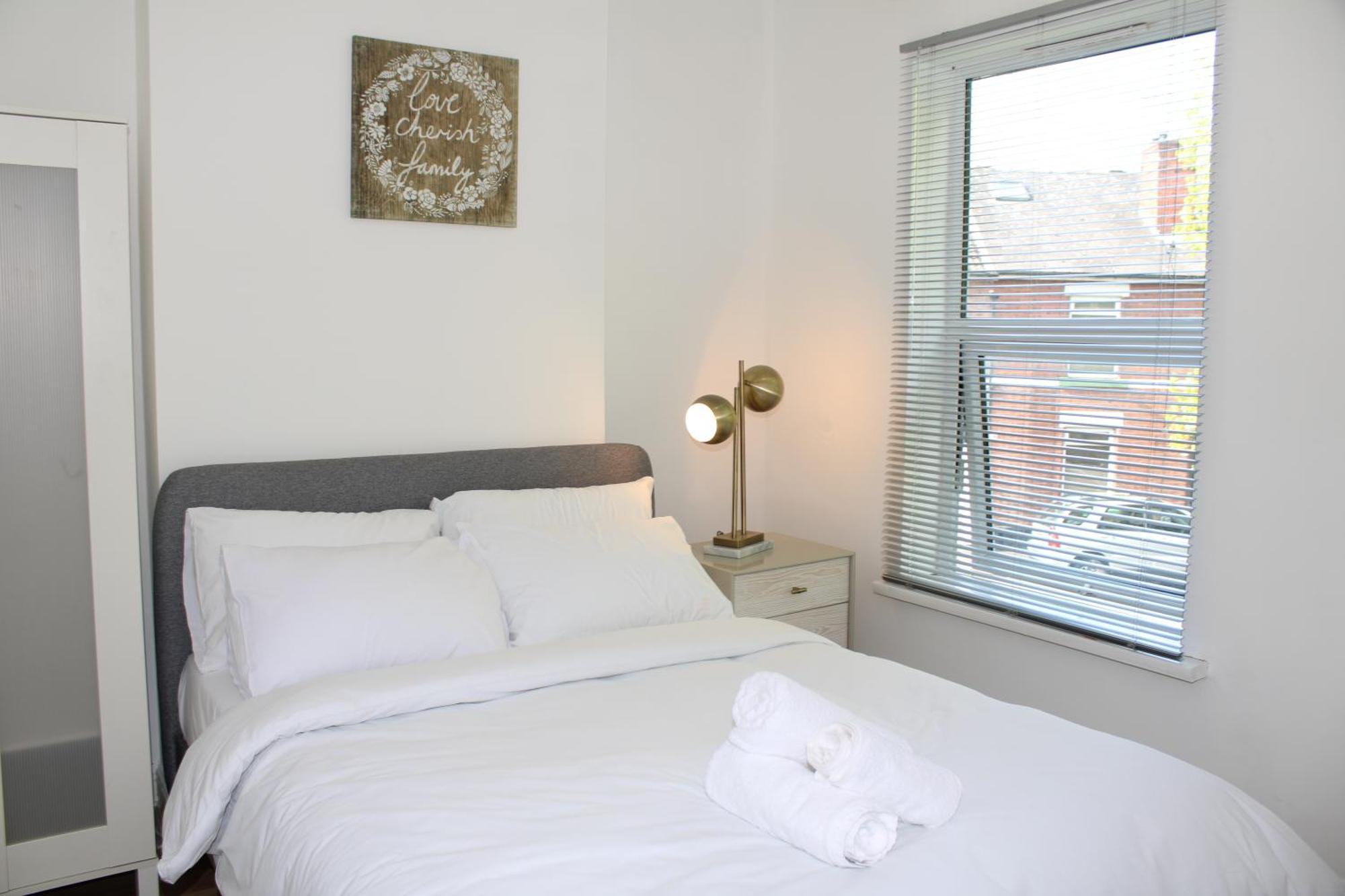 דרבי F2S Serviced Apartments 2Bedroom Terrace House With Free Wifi Netflix Suitable For Contractors Walking Distance To Train Station מראה חיצוני תמונה