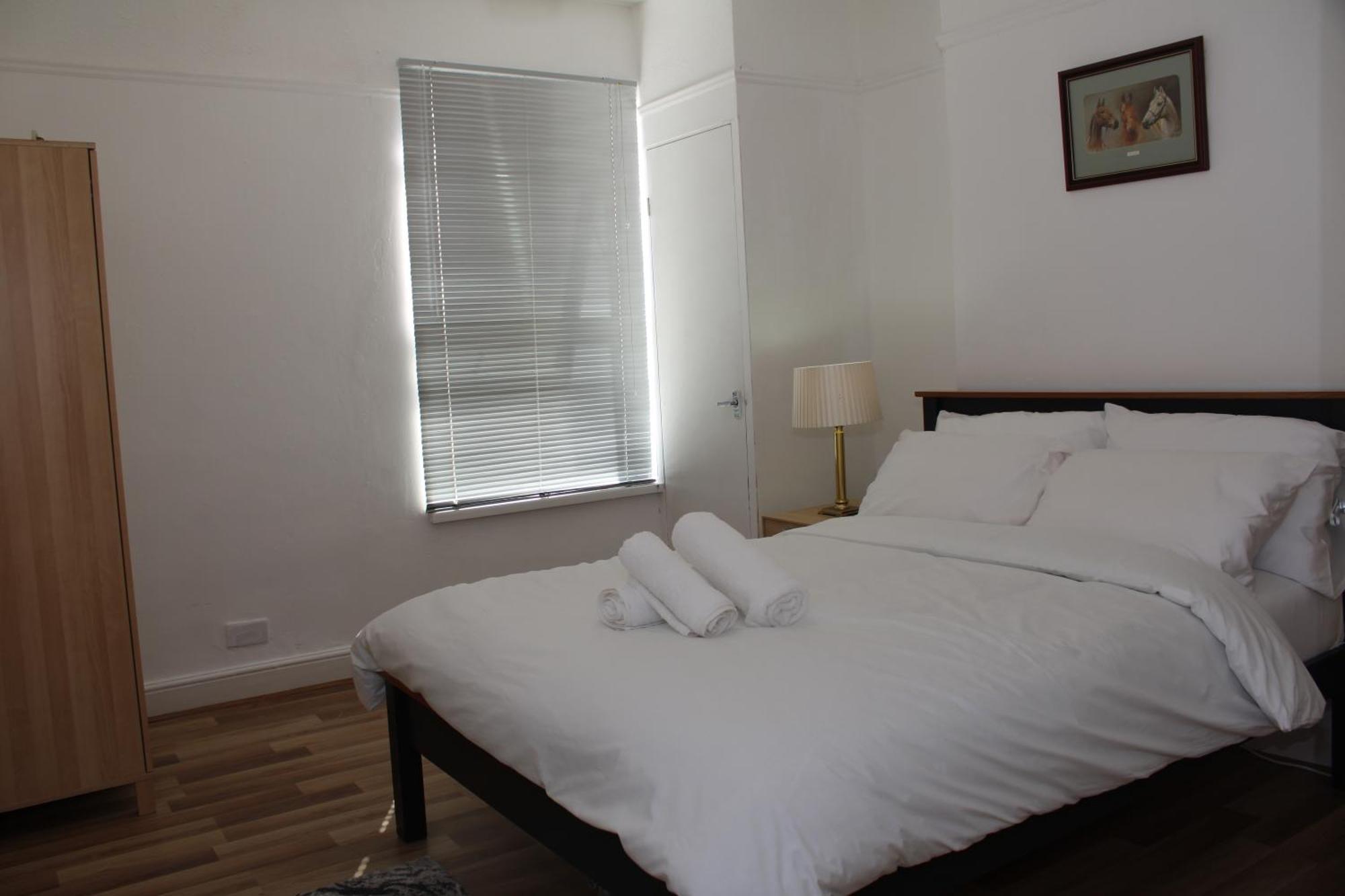 דרבי F2S Serviced Apartments 2Bedroom Terrace House With Free Wifi Netflix Suitable For Contractors Walking Distance To Train Station מראה חיצוני תמונה