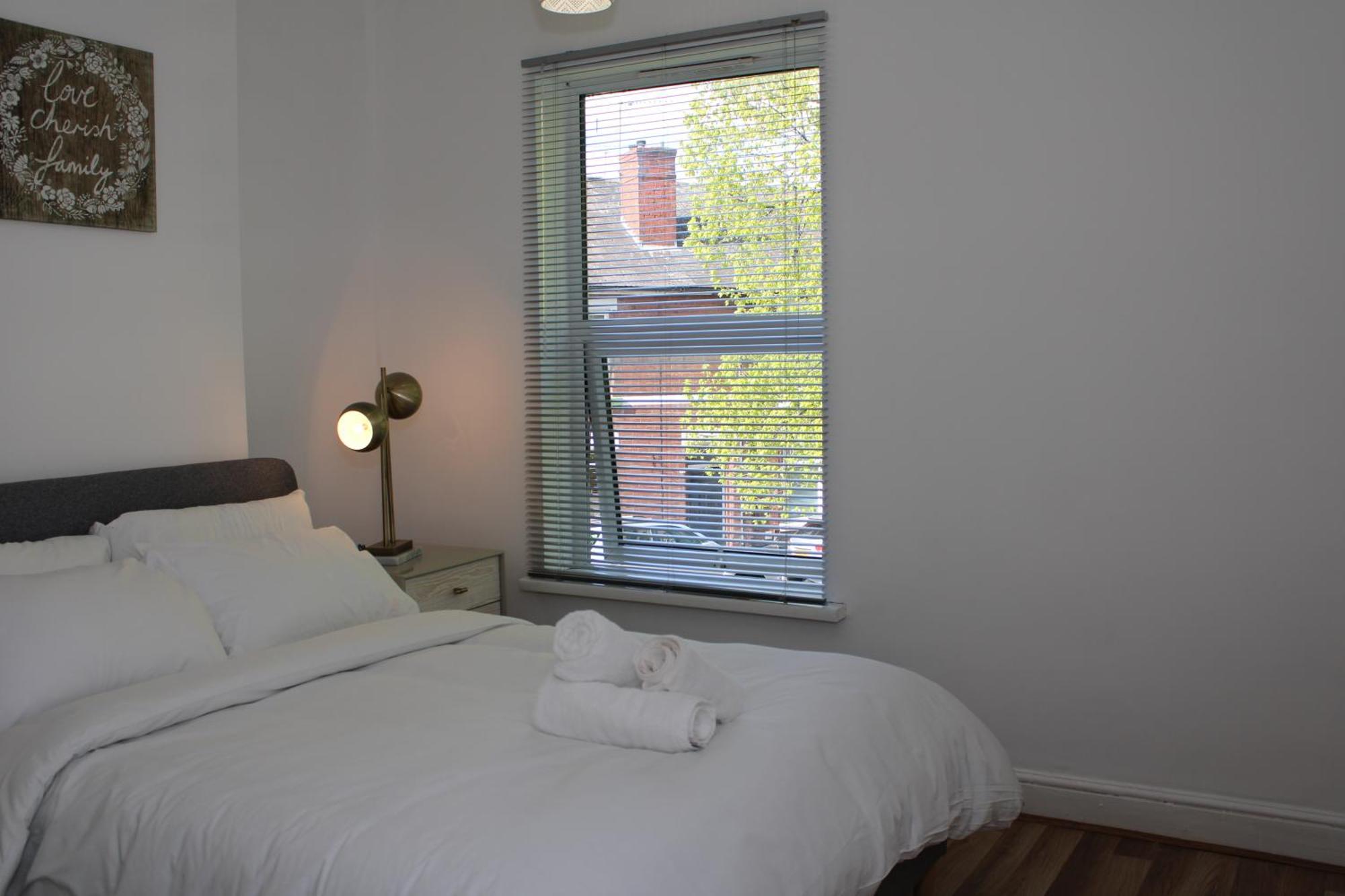 דרבי F2S Serviced Apartments 2Bedroom Terrace House With Free Wifi Netflix Suitable For Contractors Walking Distance To Train Station מראה חיצוני תמונה
