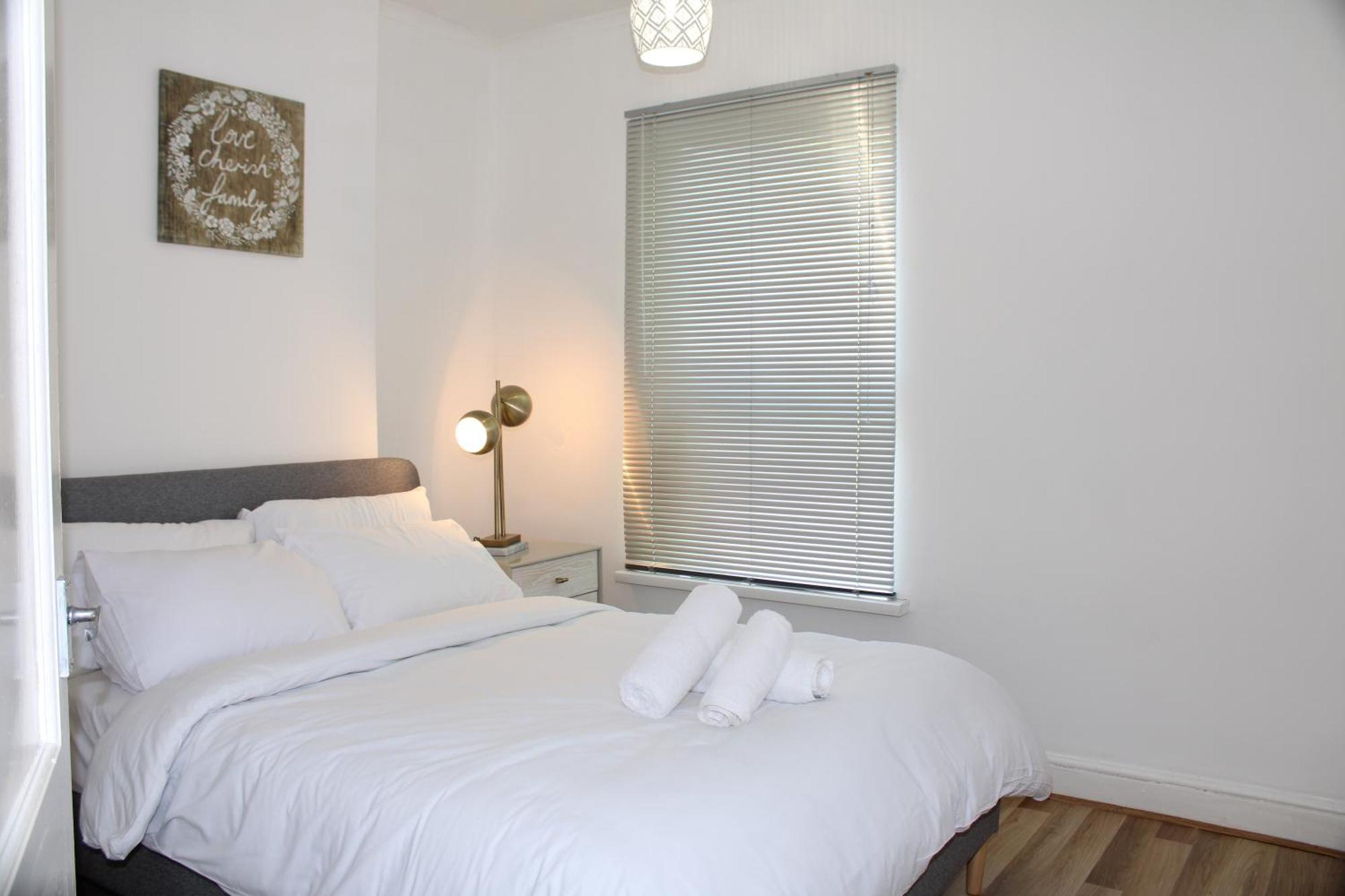 דרבי F2S Serviced Apartments 2Bedroom Terrace House With Free Wifi Netflix Suitable For Contractors Walking Distance To Train Station מראה חיצוני תמונה