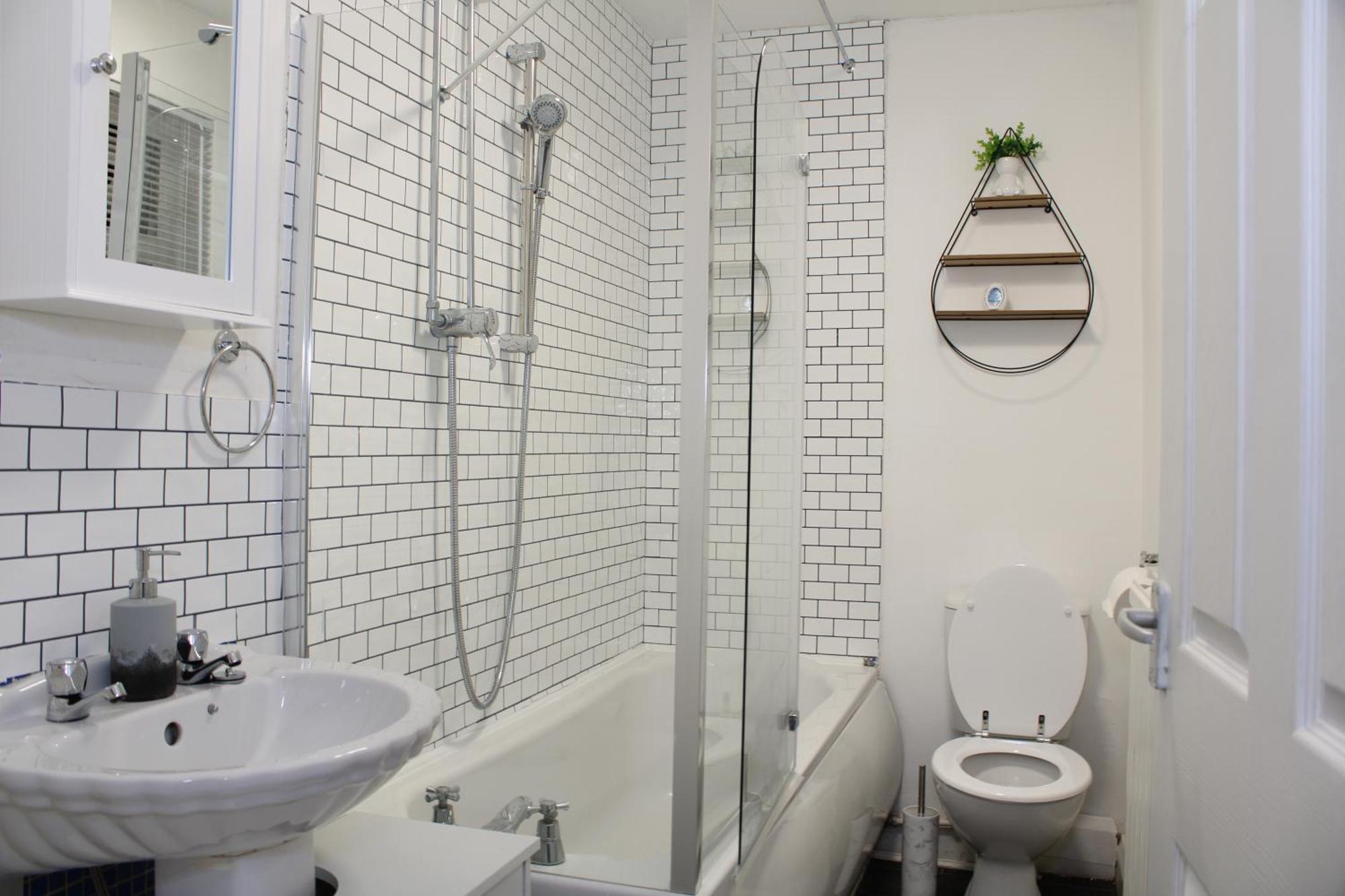 דרבי F2S Serviced Apartments 2Bedroom Terrace House With Free Wifi Netflix Suitable For Contractors Walking Distance To Train Station מראה חיצוני תמונה