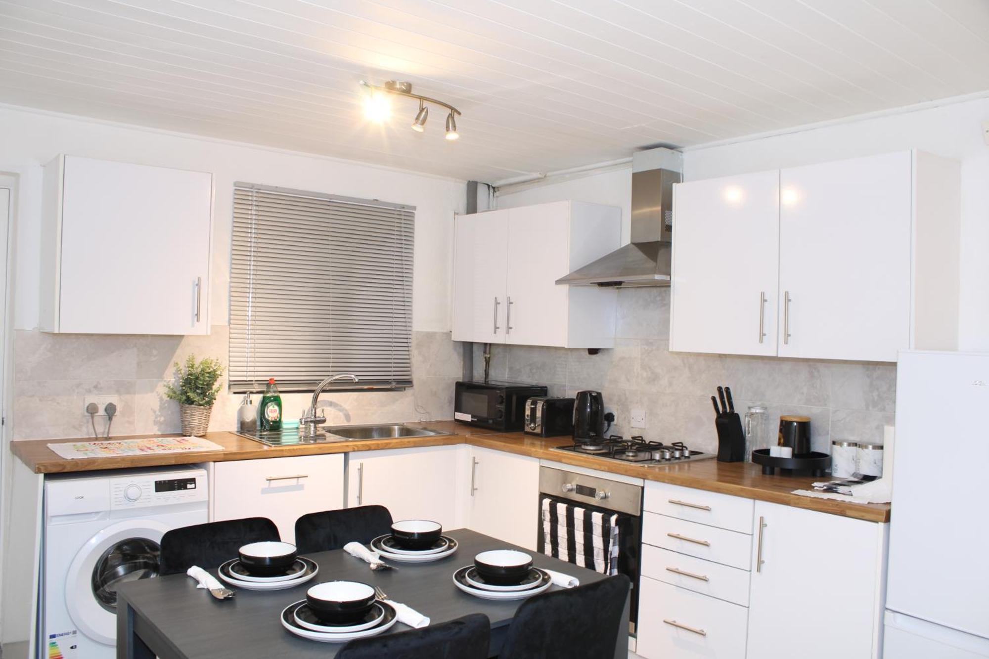 דרבי F2S Serviced Apartments 2Bedroom Terrace House With Free Wifi Netflix Suitable For Contractors Walking Distance To Train Station מראה חיצוני תמונה