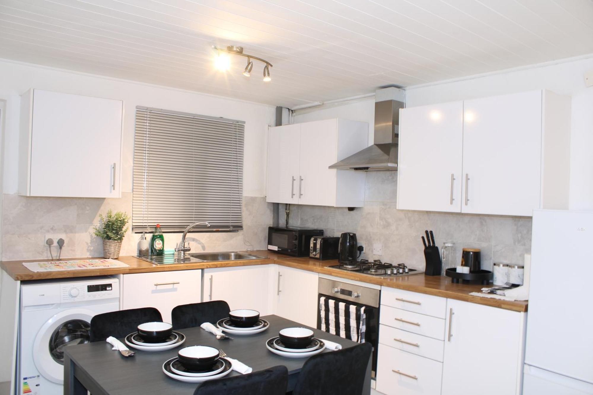 דרבי F2S Serviced Apartments 2Bedroom Terrace House With Free Wifi Netflix Suitable For Contractors Walking Distance To Train Station מראה חיצוני תמונה