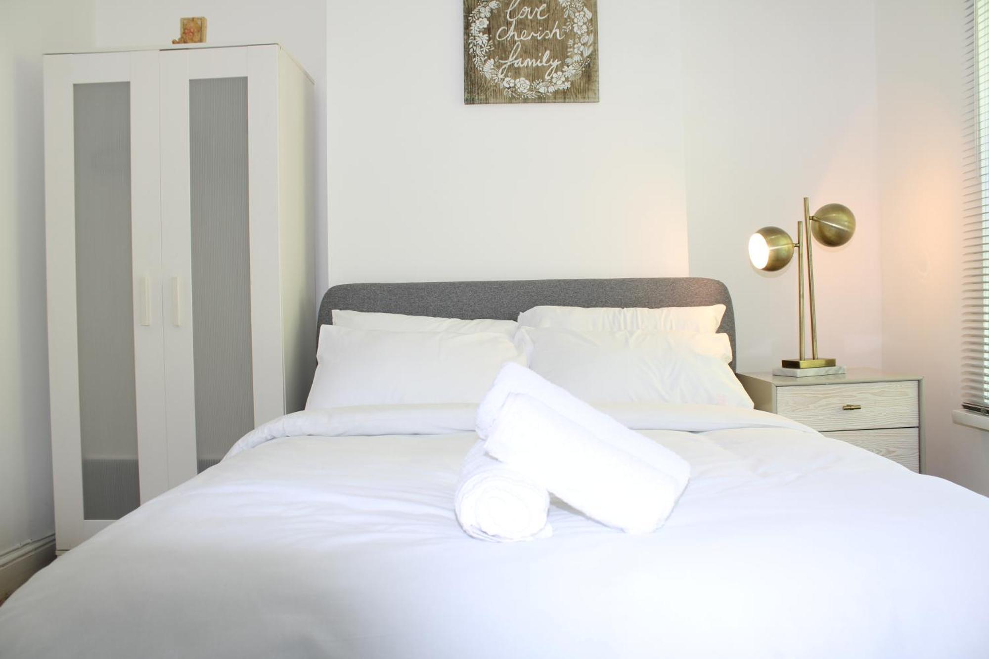 דרבי F2S Serviced Apartments 2Bedroom Terrace House With Free Wifi Netflix Suitable For Contractors Walking Distance To Train Station מראה חיצוני תמונה