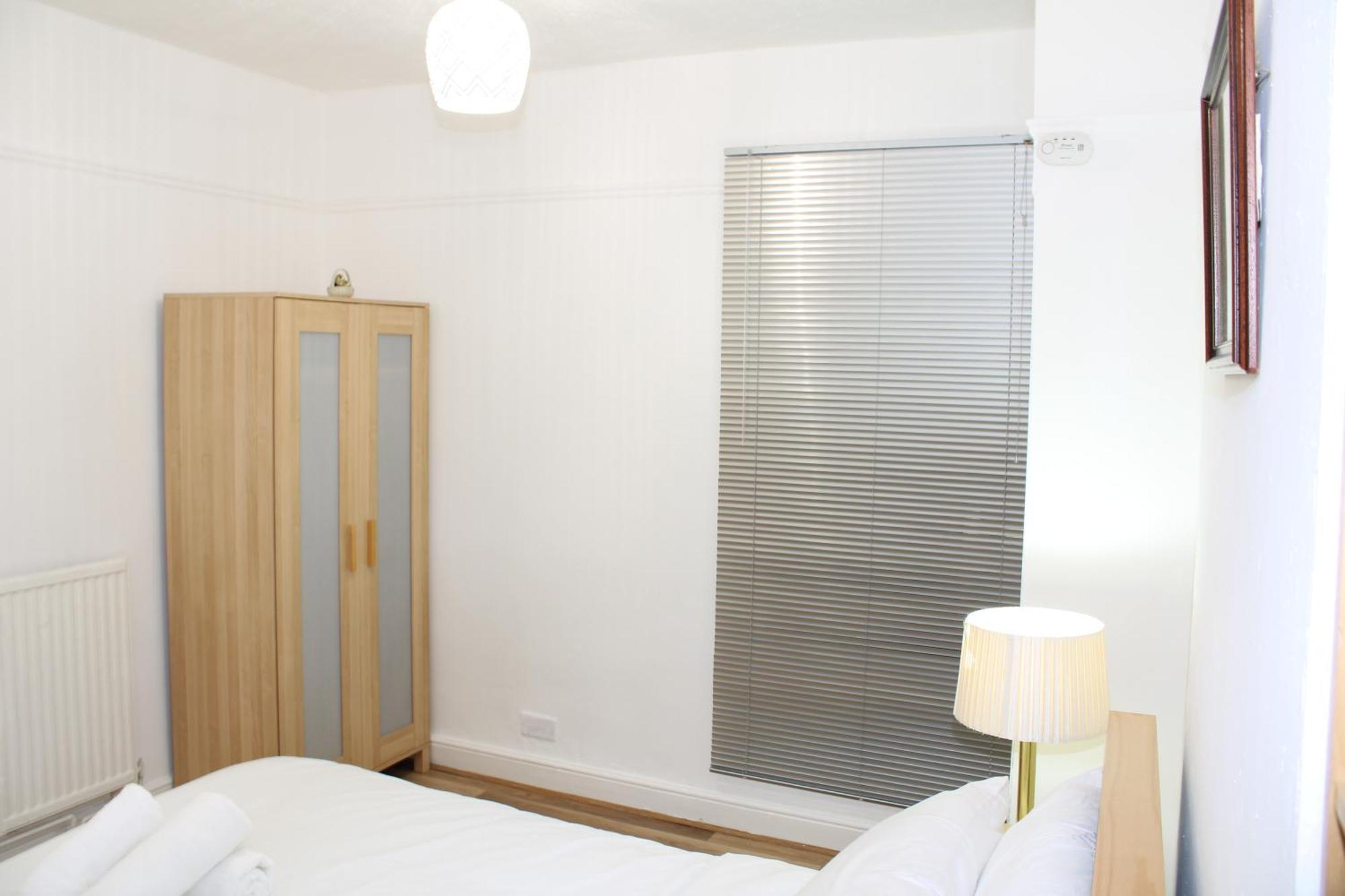 דרבי F2S Serviced Apartments 2Bedroom Terrace House With Free Wifi Netflix Suitable For Contractors Walking Distance To Train Station מראה חיצוני תמונה