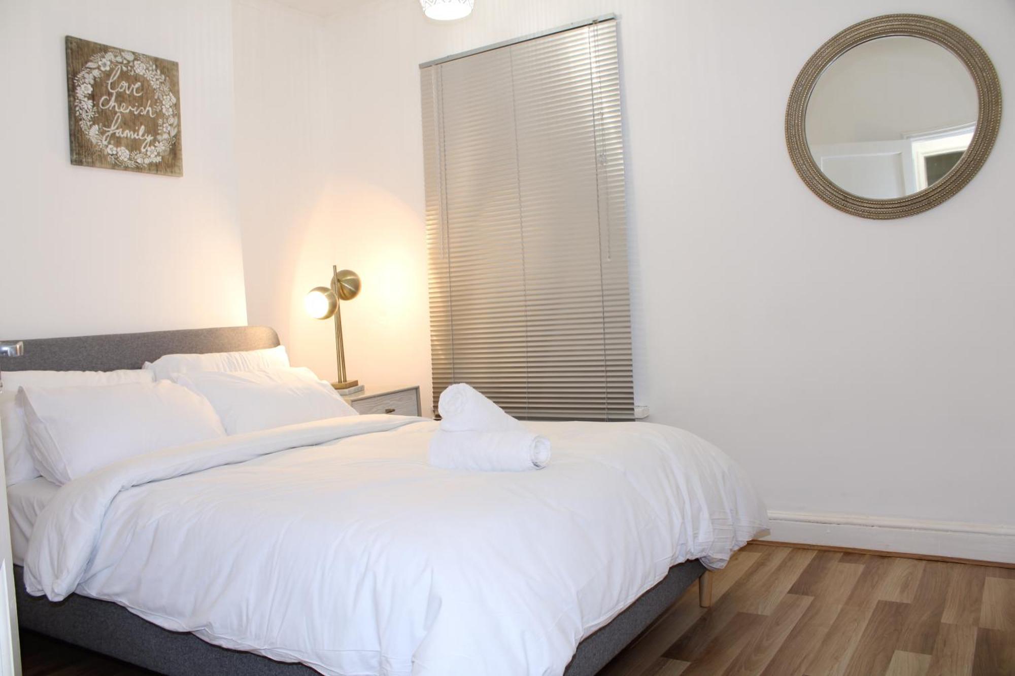 דרבי F2S Serviced Apartments 2Bedroom Terrace House With Free Wifi Netflix Suitable For Contractors Walking Distance To Train Station מראה חיצוני תמונה