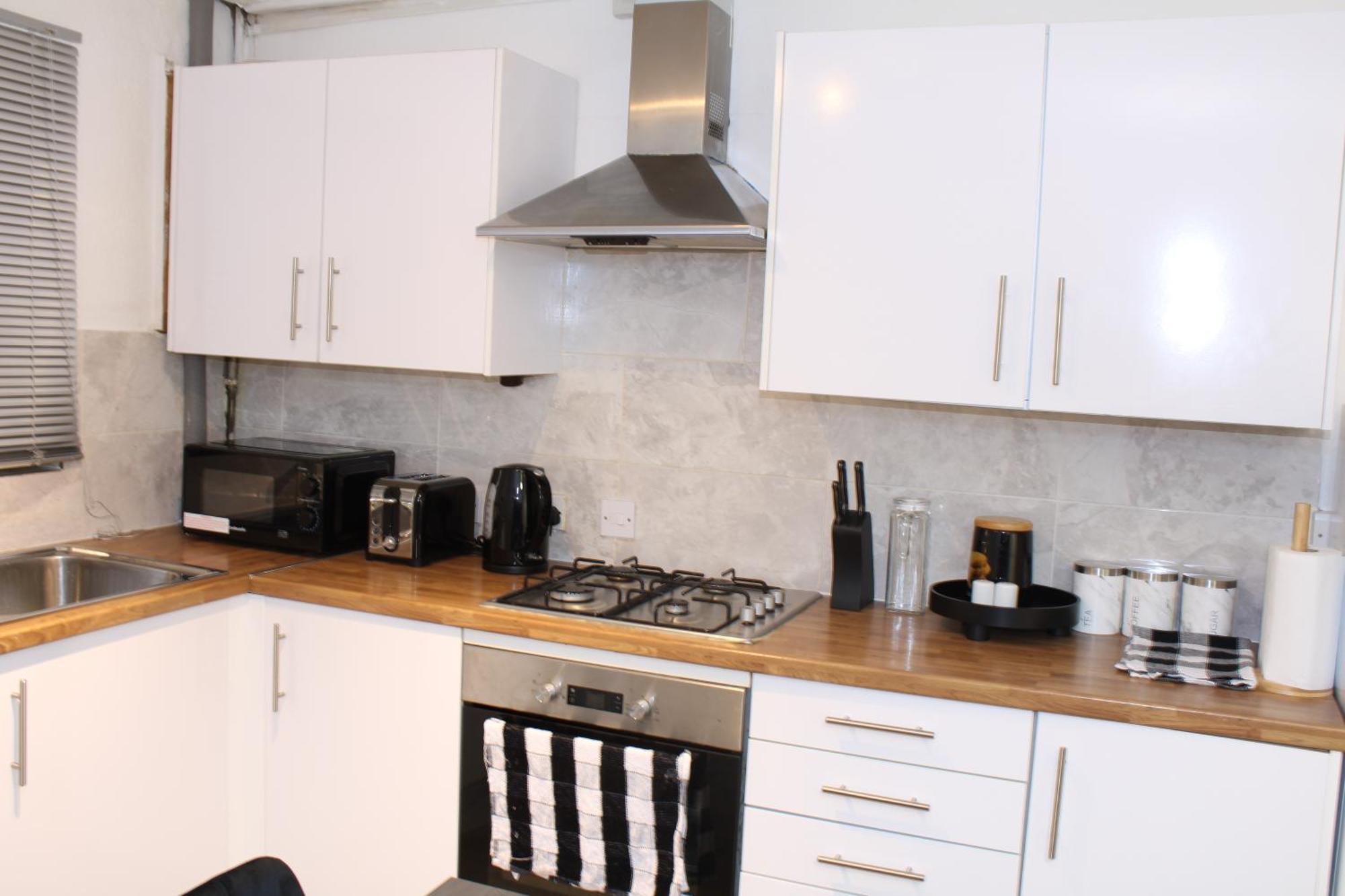 דרבי F2S Serviced Apartments 2Bedroom Terrace House With Free Wifi Netflix Suitable For Contractors Walking Distance To Train Station מראה חיצוני תמונה